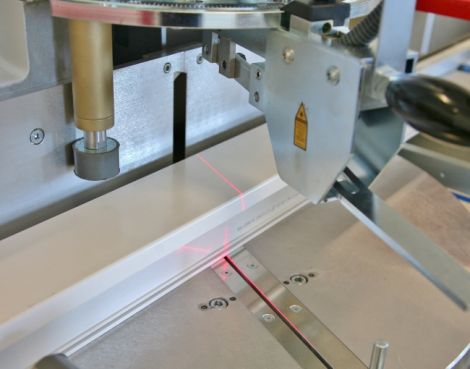 Praezisionsgehrungssaege_sgs-ml-laseranzeige.jpg